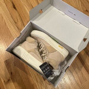 NEW IN BOX - BRANDBLACK WOMENS COZY SNEAKERS! 7.5